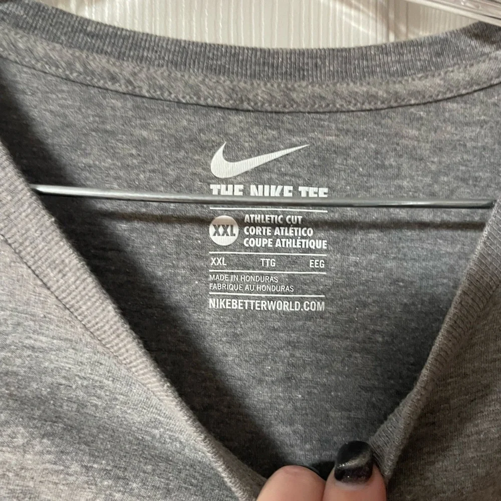 NWT: NIKE Men’s Long Sleeve Grey with Red Graphic Shirt Size XXL - Picture 6 of 6